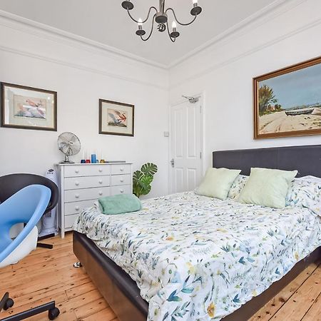 Groves 4 bedroom, Shepherds Bush London Exterior foto