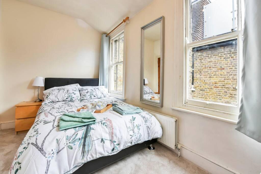 Groves 4 bedroom, Shepherds Bush London Exterior foto