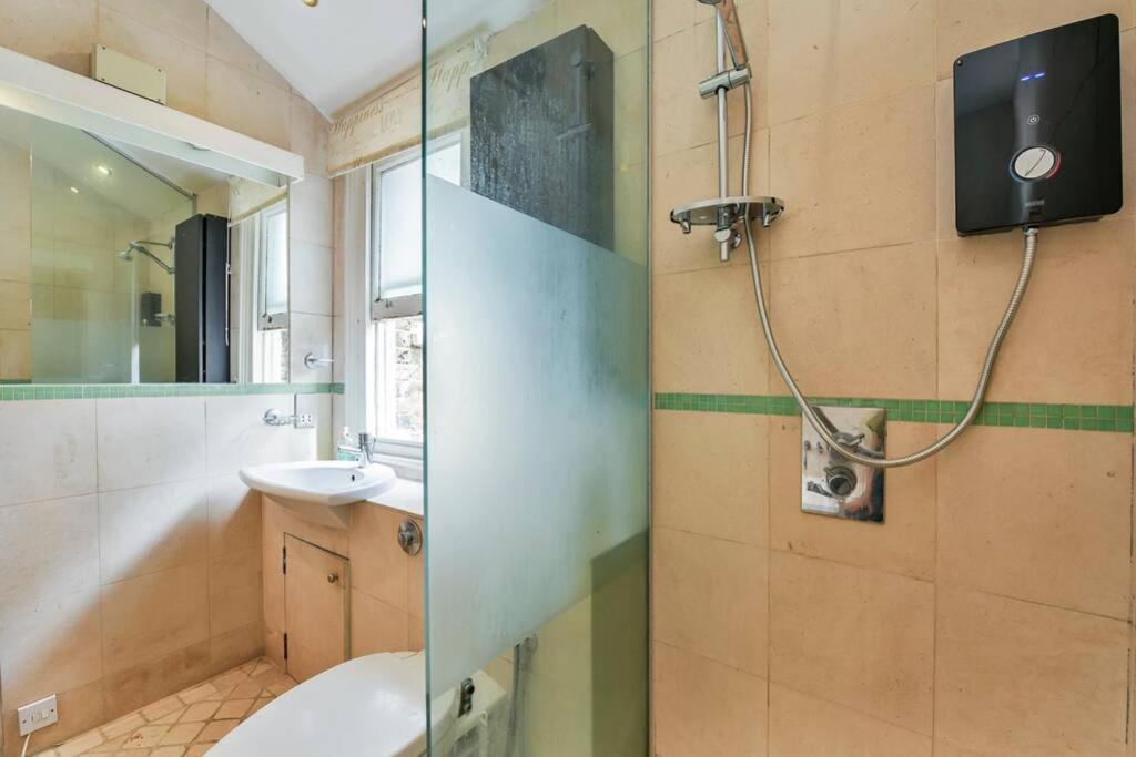 Groves 4 bedroom, Shepherds Bush London Exterior foto