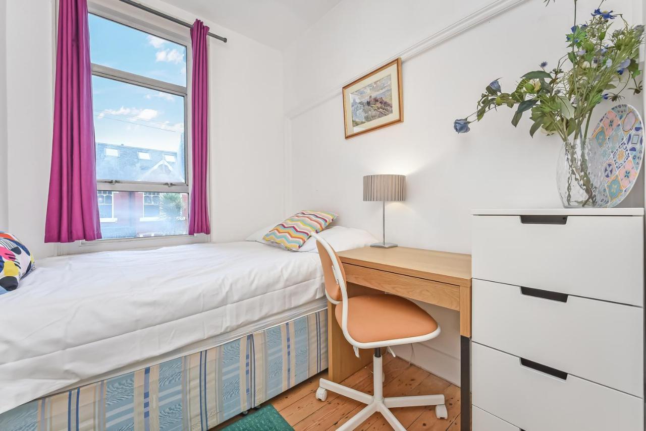 Groves 4 bedroom, Shepherds Bush London Exterior foto